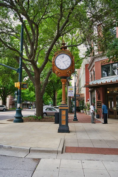 Columbia 2021年5月4日 米国サウスカロライナ州コロンビアで旧市街地時計の垂直ショット — ストック写真
