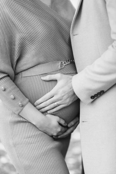 Grayscale Closeup Shot Pregnant Woman Man Hugging — Stock Photo, Image