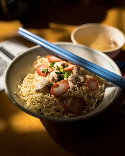 Vertical Shot Bowl Noodles Vegetables — Fotografia de Stock