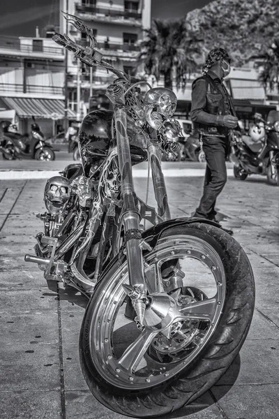 Вертикальный Снимок Мотоцикла Улице Время Мероприятия Байкеров Саламисе Греция — стоковое фото
