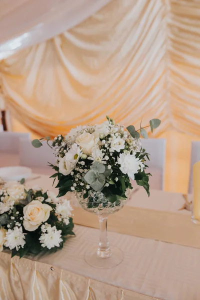 Close Uma Decoração Casamento Floral Branco — Fotografia de Stock