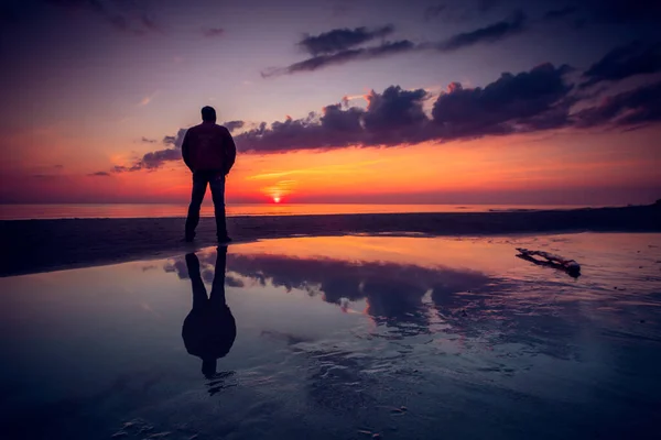 Silhouette Person Beach Admiring Beautiful Sunset View Baltic Sea Lithuania — Stockfoto