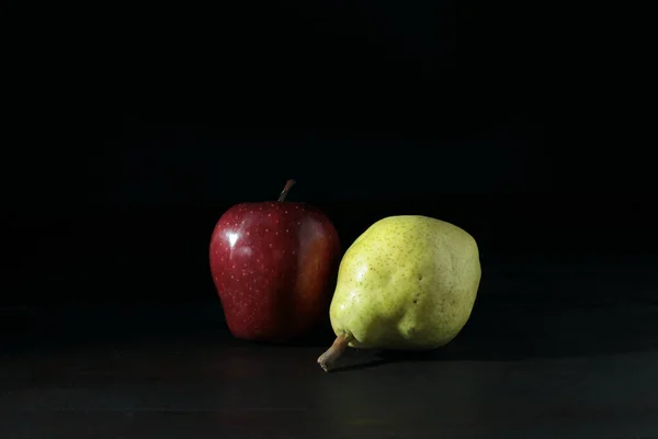 Close Shot Red Apple Pear Wooden Table Black Background — Fotografia de Stock