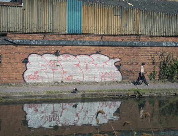 Wolverhampon United Kingdom 2016 View Industrial Building Graffiti Next Canal — 스톡 사진