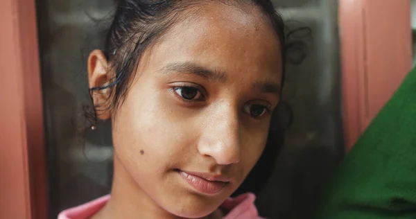 Egy Gyönyörű Fiatal Indiai Lány Sekélyes Fókusza — Stock Fotó