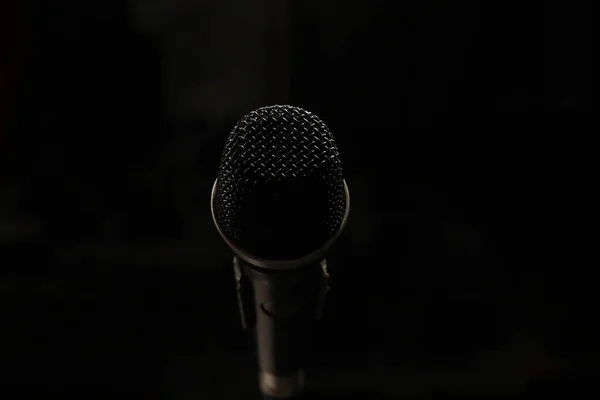 Крупный План Микрофона Сцене — стоковое фото