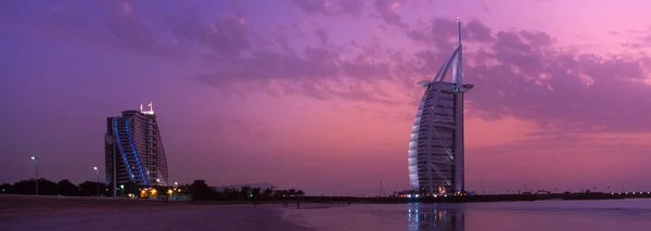 Panoramatický Pohled Malebný Fialový Západ Slunce Výhledem Luxusní Hotel Burj — Stock fotografie