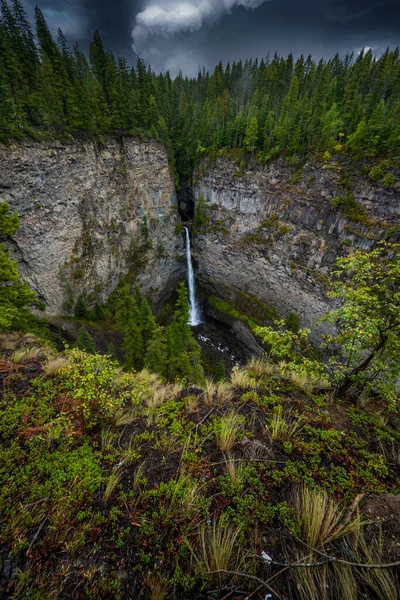 Μια Κάθετη Λήψη Του Spahats Creek Falls Κάτω Από Έναν — Φωτογραφία Αρχείου
