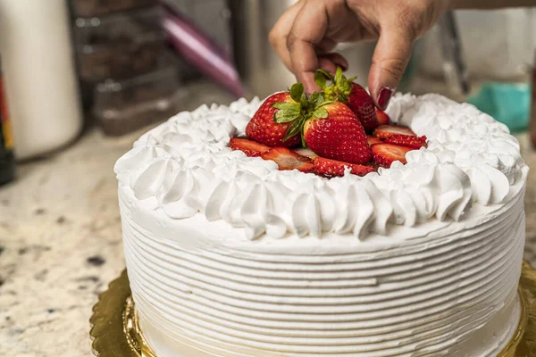 Hand Female Chef Adding Strawberries Top Cake Kitchen — Fotografia de Stock