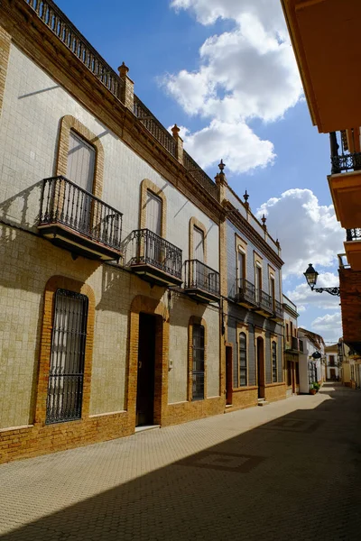 Вертикальный Снимок Зданий Улице Ньебла Уэльва Андалусия Испания — стоковое фото