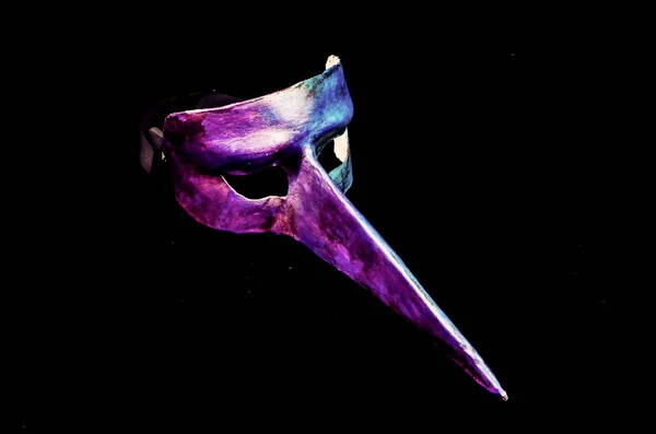 Παραδοσιακή Μάσκα Της Βενετίας Μεγάλη Μύτη Απομονωμένη Μαύρο Φόντο — Φωτογραφία Αρχείου
