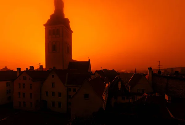 Die Nikolaikirche Tallinn Einem Goldenen Nebligen Morgen — Stockfoto
