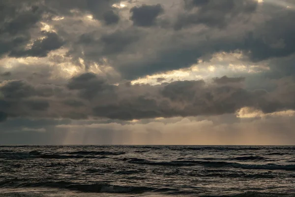Krásný Výhled Zataženou Oblohu Nad Mořem — Stock fotografie