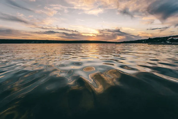 Mesmerizing View Calm Lake Water Surface Cloudy Sky Sunset — Fotografia de Stock