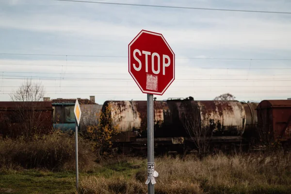 Een Groot Stop Verkeersbord Het Platteland — Stockfoto