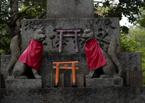 Eine Statue Zweier Füchse Garten Des Inari Schreins Kyoto Japan — Stockfoto