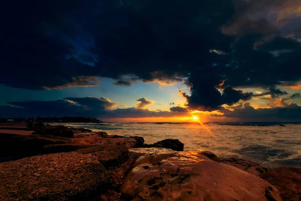 Μια Όμορφη Θέα Στο Ηλιοβασίλεμα Πάνω Από Θάλασσα Στο Τελ — Φωτογραφία Αρχείου