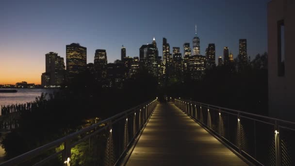 夜晚摩天大楼的美丽镜头 — 图库视频影像