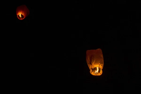 Een Prachtig Uitzicht Zwevende Lantaarns Aan Nachtelijke Hemel Festival Novi — Stockfoto