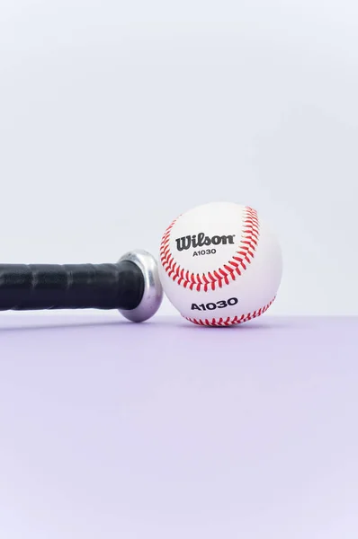 Inverigo Italy Dec 2021 Isolated Baseball Ball Bat Lilac Background — 스톡 사진