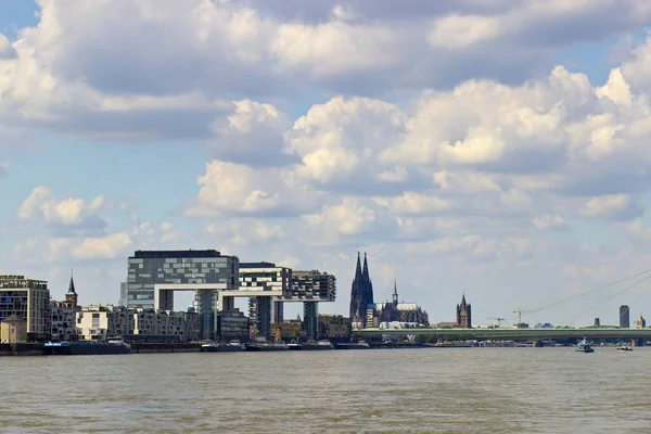 Almanya Ren Nehrinden Güzel Bir Köln Sahnesi — Stok fotoğraf