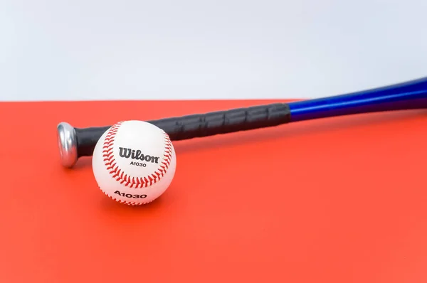 Inverigo Italy Dec 2021 Isolated Baseball Ball Bat Red Background — 스톡 사진