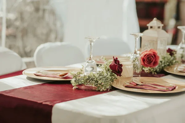 Красивый Свадебный Банкетный Стол Украшен Цветами — стоковое фото