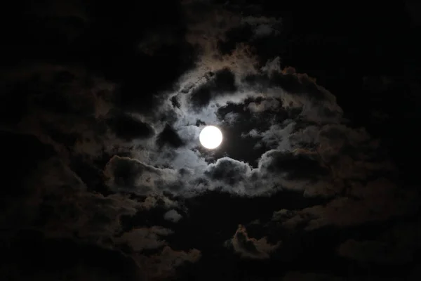 Beautiful View Full Moon Clouds Dark Night Sky — Fotografie, imagine de stoc