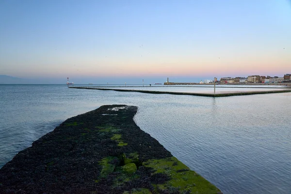 Bel Colpo Della Piscina Marea Margate Del Faro Sul Braccio — Foto Stock