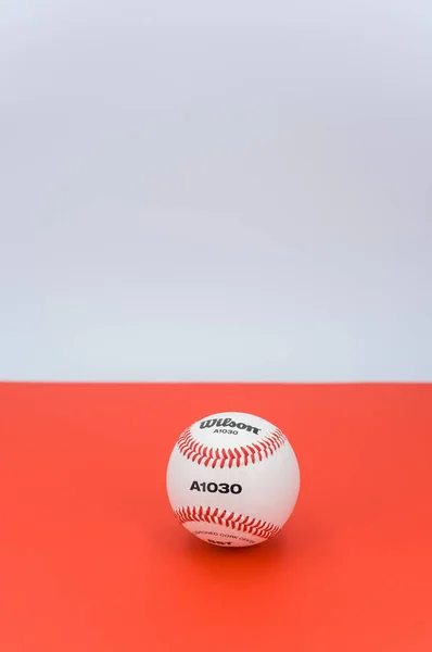 Інверіго Італія Грудня 2021 Року Ізольований Бейсбольний Червоному Тлі Текстовим — стокове фото