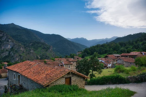 Beautiful Landscape Medieval Buildings Mogroviejo Cantabria Spain — стоковое фото