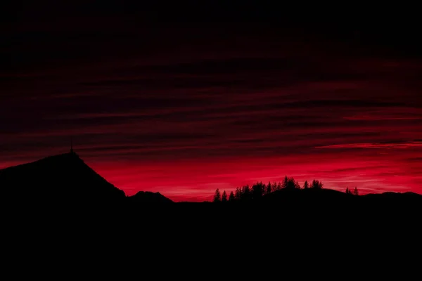 Red Sky Sunset Silhouettes Hills — 图库照片