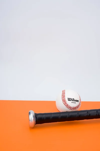 Inverigo Italy Dec 2021 Isolated Baseball Ball Bat Orange Background — Stock Photo, Image