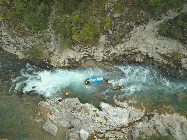 Blick Von Oben Auf Ein Kanu Fluss Zwischen Den Felsen — Stockfoto