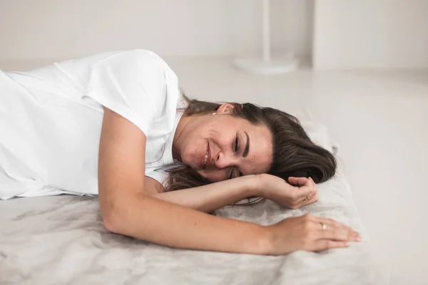 Beautiful Young Woman Russia White Shirt Lying Carpet Smiling — Stock Photo, Image