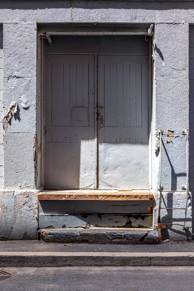 Painted Gray Wooden Door Old Building Downtown Montreal Canada — Stock Photo, Image