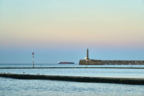 Margate Gelgit Havuzunun Liman Kolundaki Deniz Fenerinin Güzel Bir Görüntüsü — Stok fotoğraf