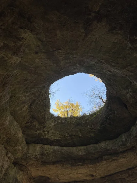 Una Hermosa Toma Ángulo Bajo Una Cueva Selim Hungría —  Fotos de Stock