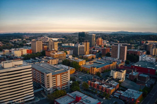 Een Luchtfoto Van Knoxville Tennessee Bij Zonsondergang — Stockfoto