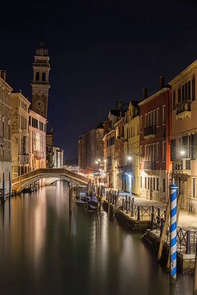 Венеция Италия Октября 2021 Года Вертикальный Снимок Каналов Венице Ночью — стоковое фото