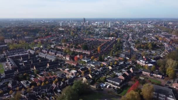 Şehrin Yukarısındaki Evlerin Hava Görüntüleri — Stok video