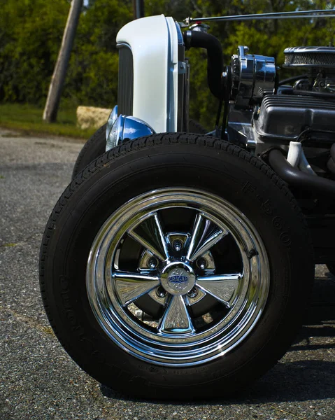 Vertical Shot Wheel Retro Car — Stockfoto