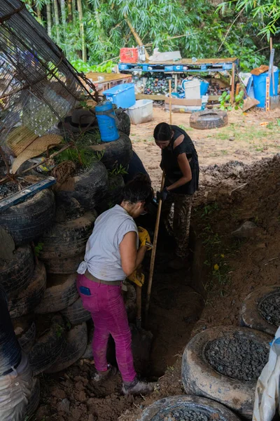 Aguada Puerto Rico Temmuz 2019 Dünya Gemisinin Inşasında Çalışan Bir — Stok fotoğraf