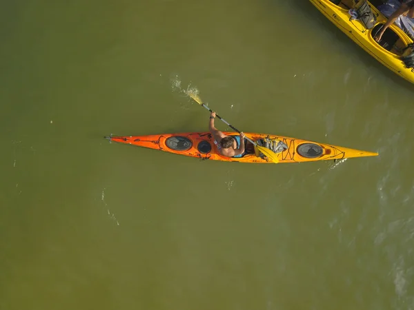 Una Vista Superior Una Canoa Lago Durante Día — Foto de Stock