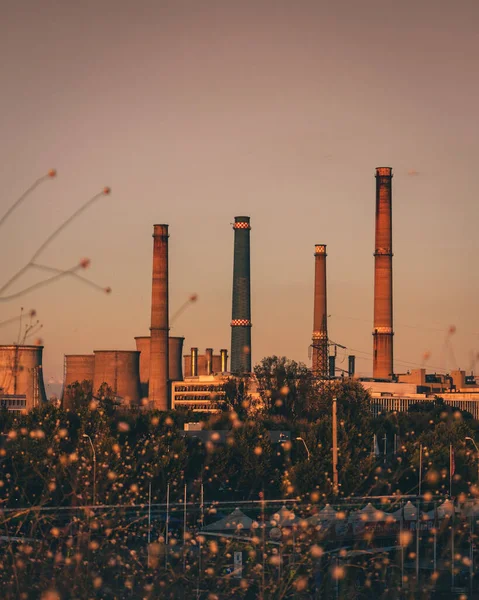 Ein Schöner Blick Auf Eine Große Ölraffinerie Und Ein Kraftwerk — Stockfoto