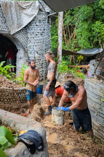 Aguada Puerto Rico Temmuz 2019 Dünya Gemisinin Inşasında Çalışan Bir — Stok fotoğraf