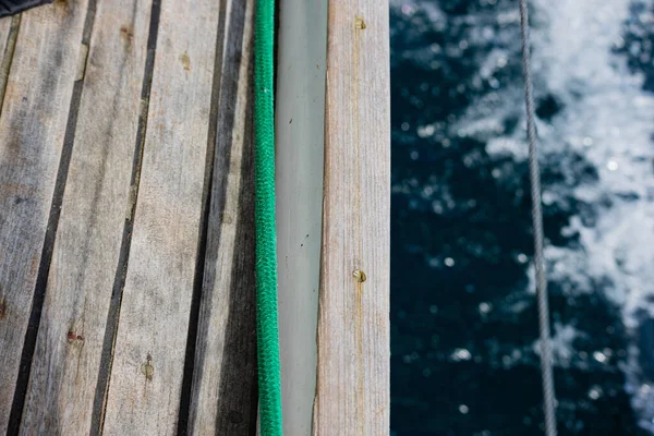 Closeup Shot Green Rope Wooden Planks Surface — Foto Stock