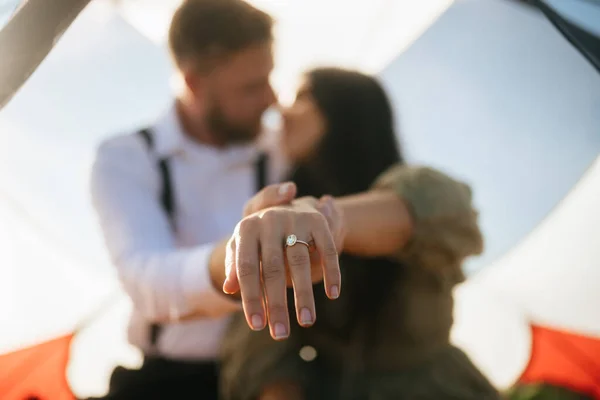 Een Close Shot Van Verlovingsring Vinger — Stockfoto