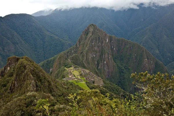Hermoso Plano Del Paisaje Montañoso Machu Picchu —  Fotos de Stock