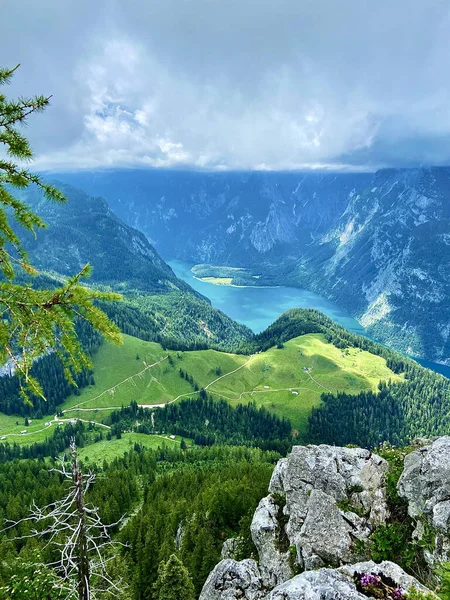Uma Bela Vista Montanha Jenner Com Vista Para Lago Konigssee — Fotografia de Stock